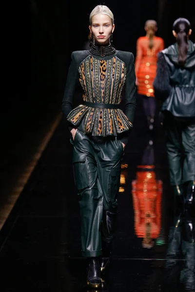 Look 14